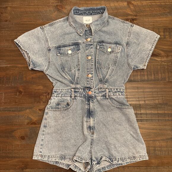 Le Lis Pants - Le Lis Collared Short Sleeve Denim Romper size Small